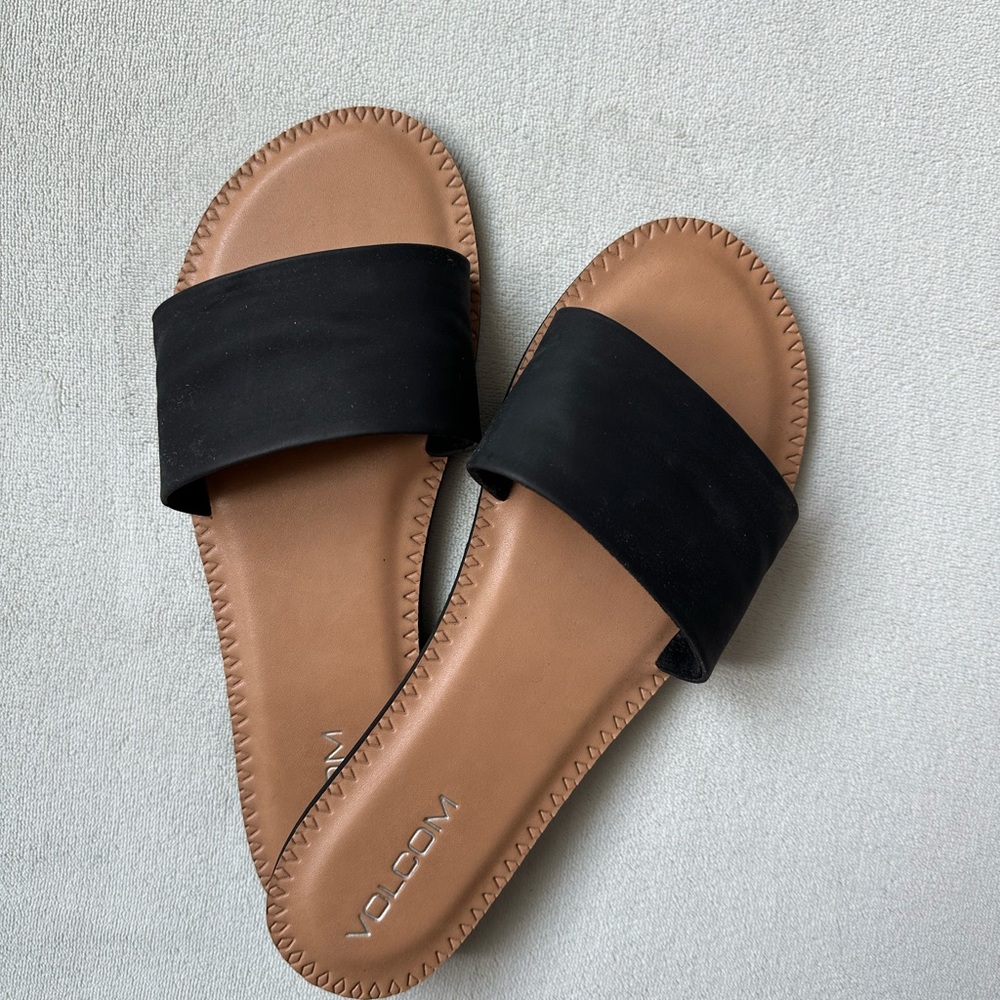 Volcom Women's Black and Tan Slide Sandals